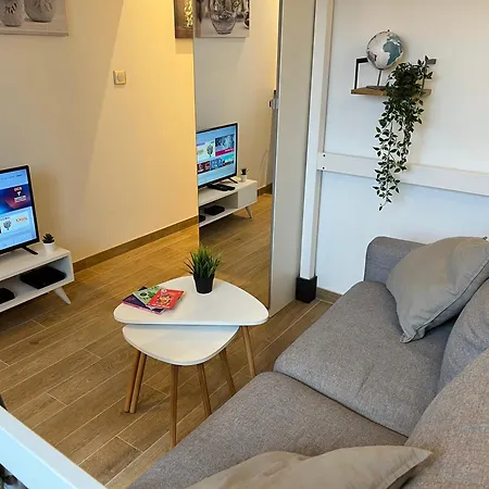Apartment - Tramway & Zenith *